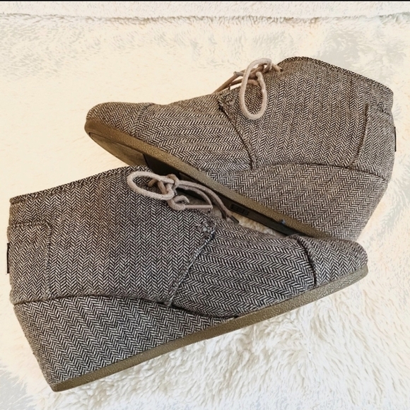 TOMS wedge lace up booties - Picture 1 of 11